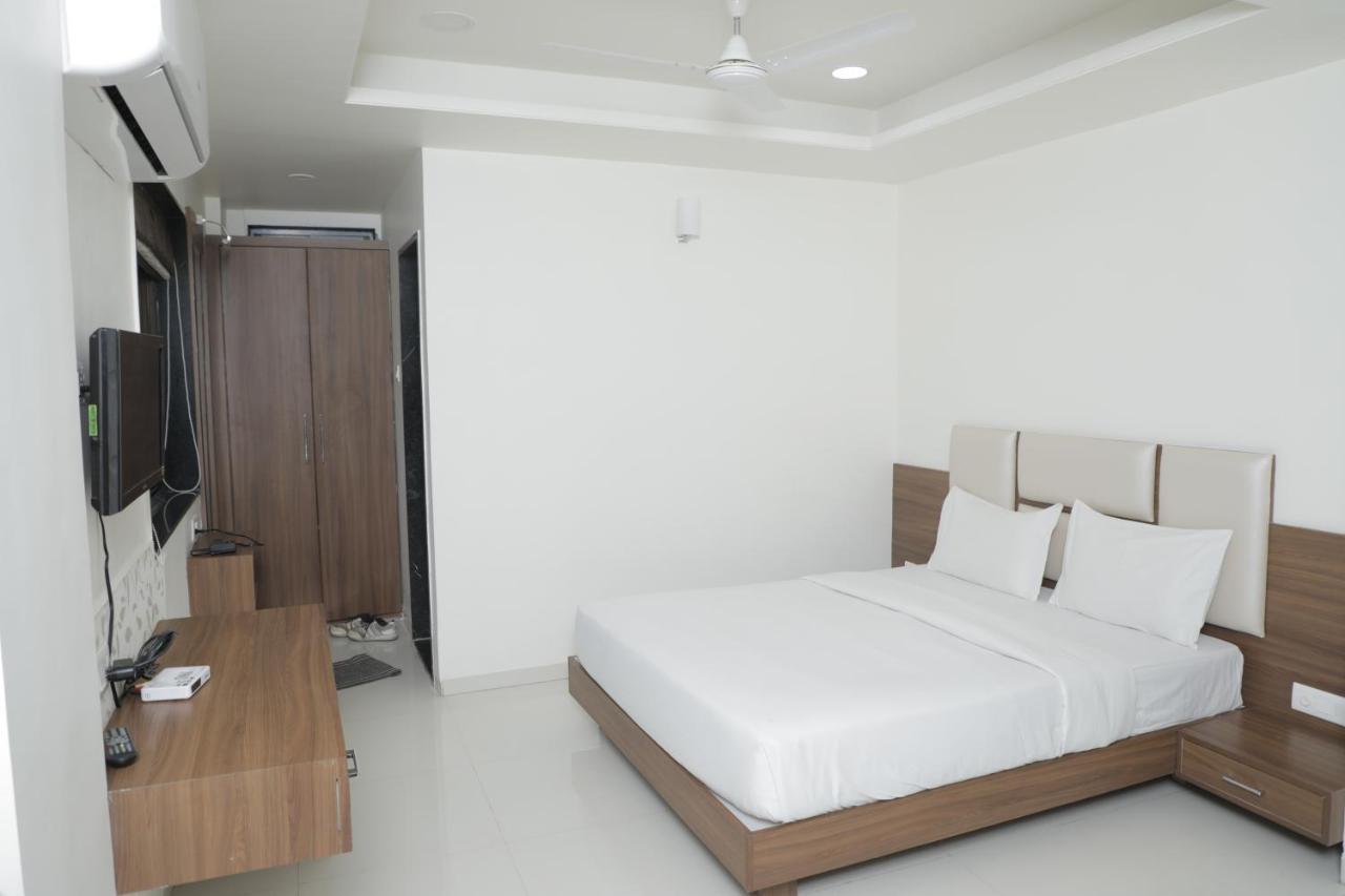 Hotel Lotus Chandrapur Exterior photo