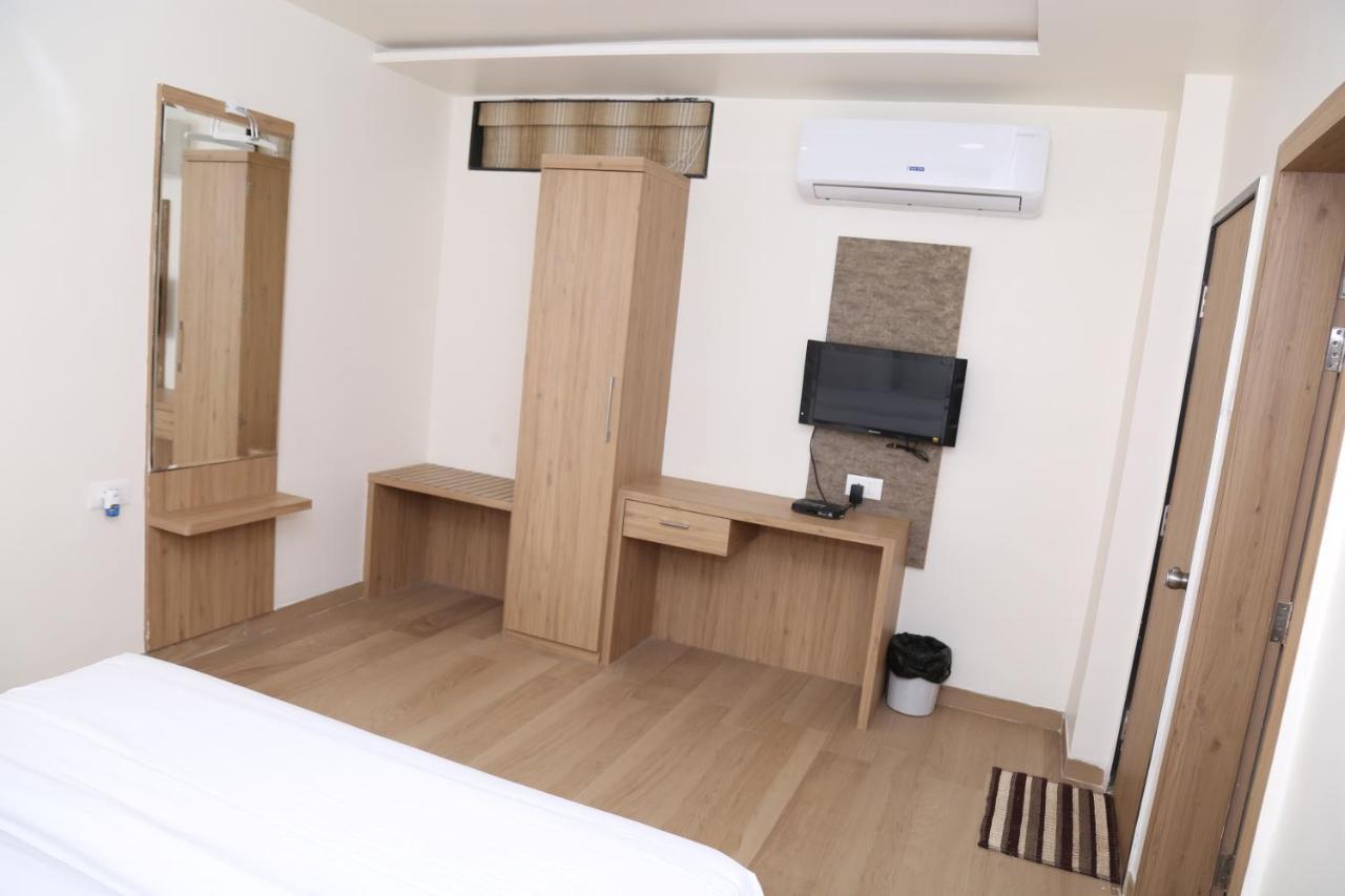 Hotel Lotus Chandrapur Exterior photo